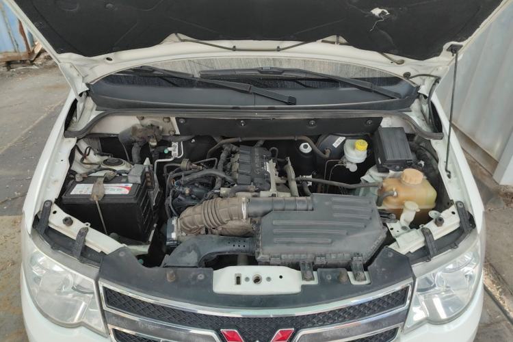 Used Wuling Hongguang 2014 1.5L S Standard Version Engine Bay