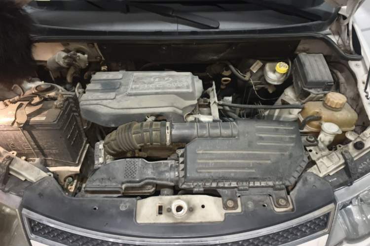 Used Wuling Hongguang 2014 1.5L S Automatic Luxury Model Engine Bay