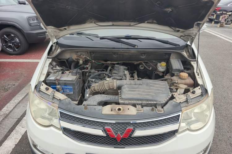 Used Wuling Hongguang 2014 1.5L S Comfort Model Engine Bay