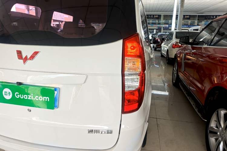 Used Wuling Hongguang 2014 1.5L S Standard Version Exterior 3