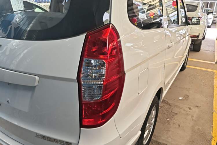 Used Wuling Hongguang 2014 1.5L S Standard Version Exterior 3