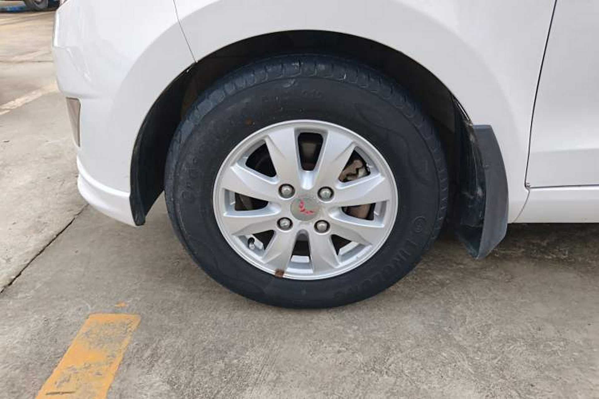 Used Wuling Hongguang 2014 1.5L S Standard Version Exterior 4