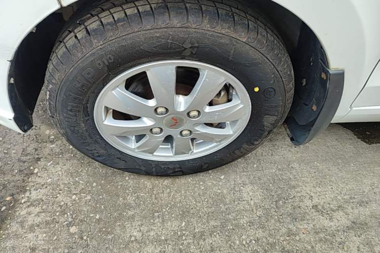 Used Wuling Hongguang 2014 1.5L S Standard Version Exterior 4