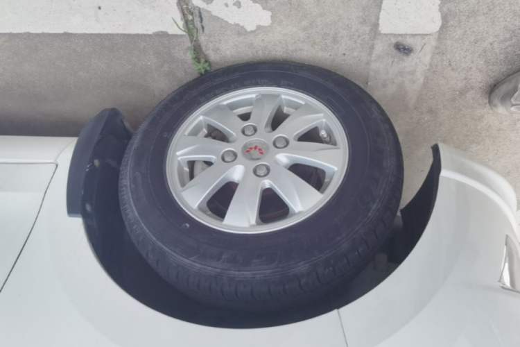 Used Wuling Hongguang 2014 1.5L S Standard Version Exterior 4