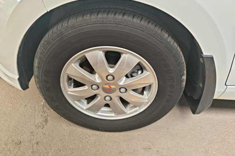 Used Wuling Hongguang 2014 1.5L S Standard Version Exterior 4