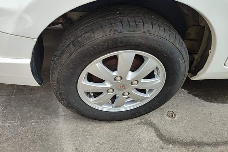 Used Wuling Hongguang 2014 1.5L S Standard Version Exterior 5
