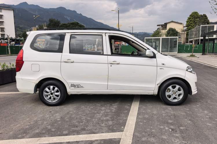Used Wuling Hongguang 2014 1.5L S Standard Version Exterior 5