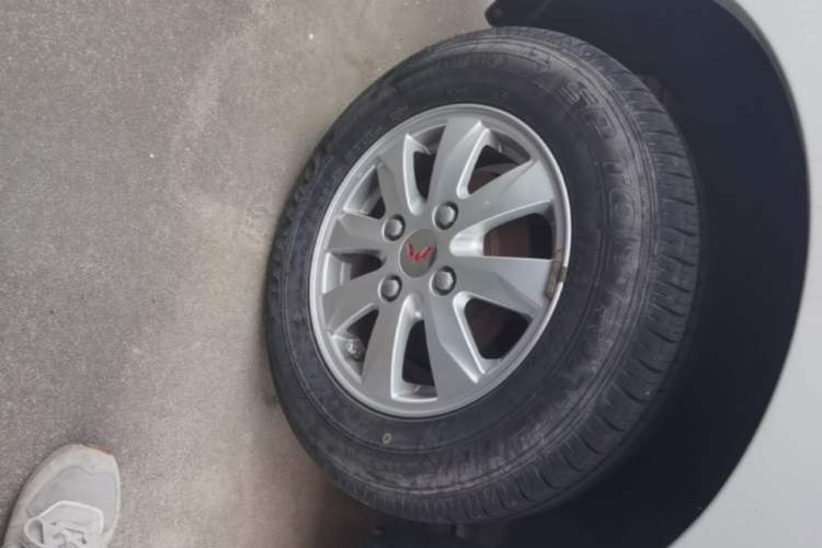 Used Wuling Hongguang 2014 1.5L S Standard Version Exterior 5