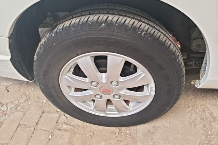 Used Wuling Hongguang 2014 1.5L S Standard Version Exterior 5