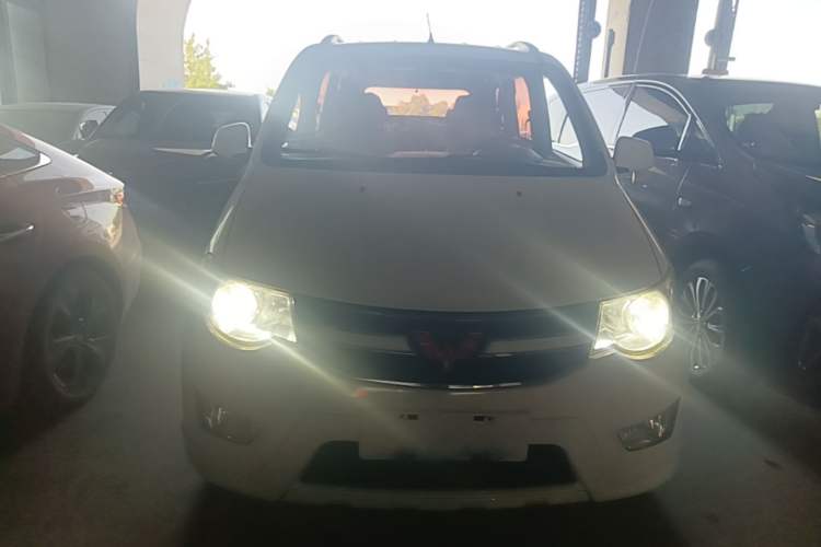 Used Wuling Hongguang 2014 1.5L S Standard Version Front