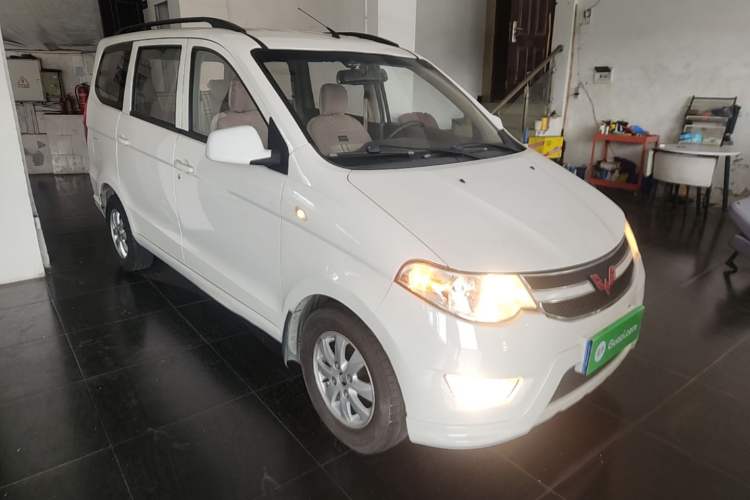 Used Wuling Hongguang 2014 1.5L S Standard Version Front Right 45 Deg