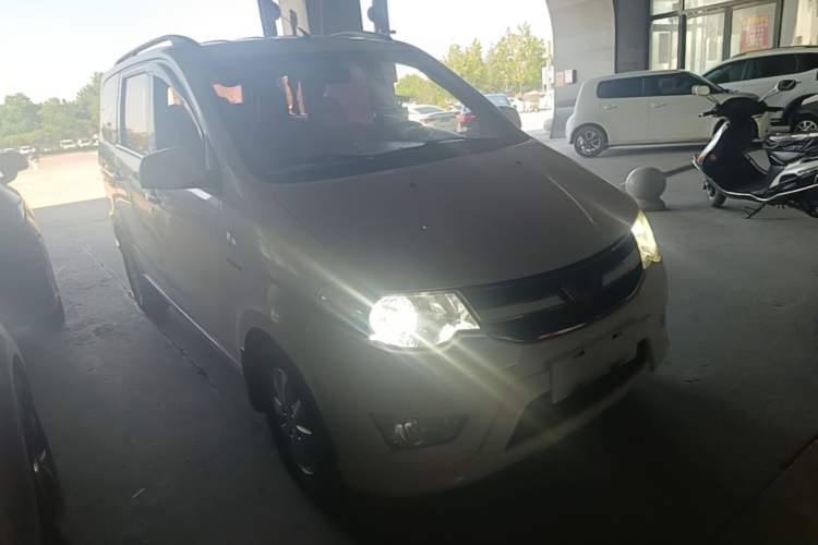 Used Wuling Hongguang 2014 1.5L S Standard Version Front Right 45 Deg