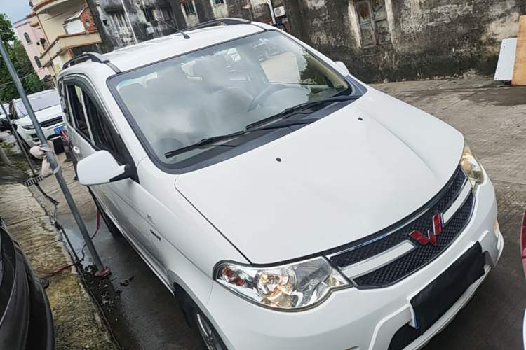 Used Wuling Hongguang 2014 1.5L S Standard Version Front Right 45 Deg