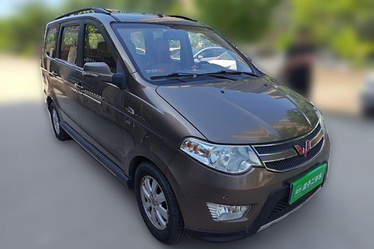 Used Wuling Hongguang 2014 1.5L S Comfort Model Front Right 45 Deg