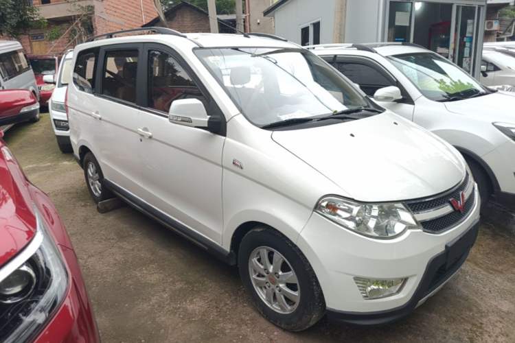 Used Wuling Hongguang 2014 1.5L S Comfort Model Front Right 45 Deg