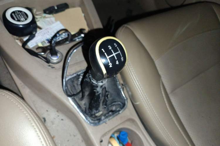 Used Wuling Hongguang 2014 1.2L S Comfort Model China IV Gear Lever