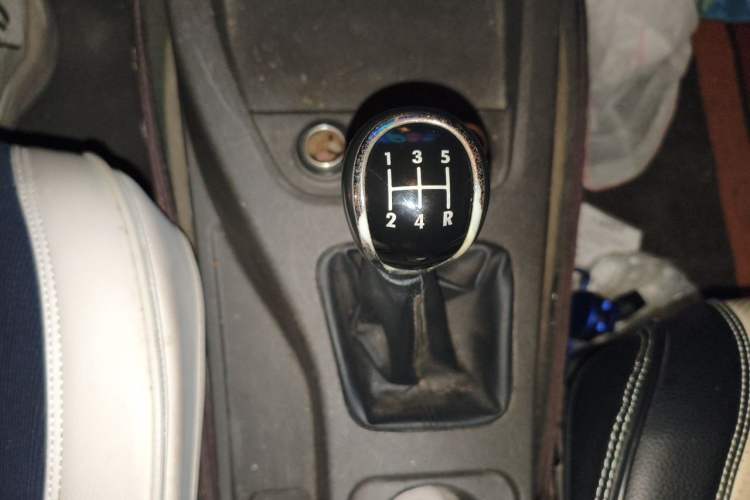 Used Wuling Hongguang 2014 1.5L S Standard Version Gear Lever