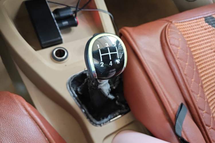 Used Wuling Hongguang 2014 1.2L S Comfort Model China IV Gear Lever