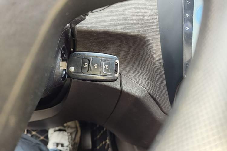 Used Wuling Hongguang 2014 1.5L S Standard Version Interior 1