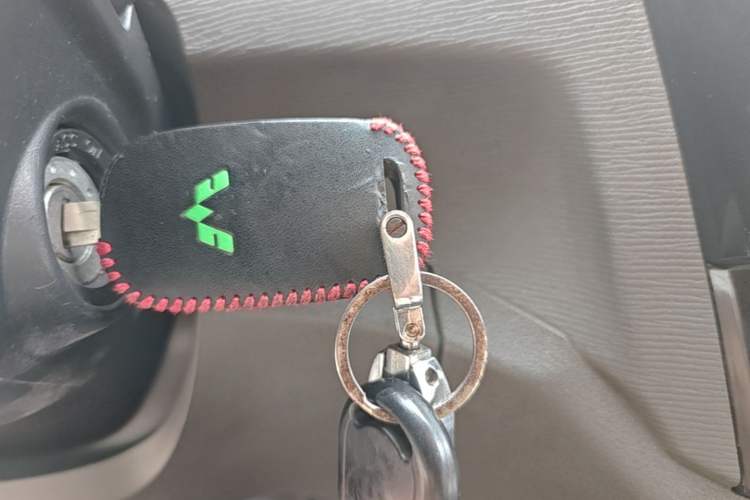 Used Wuling Hongguang 2014 1.5L S Standard Version Interior 1