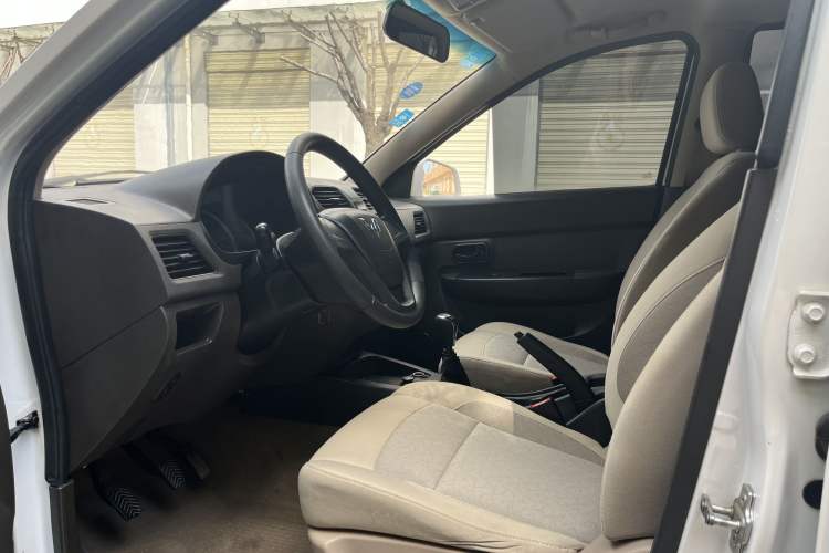 Used Wuling Hongguang 2014 1.5L S Standard Version Interior 2