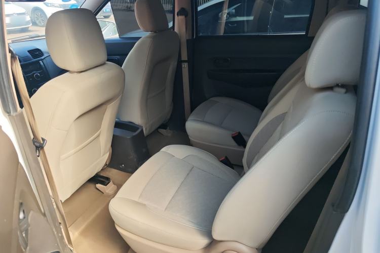 Used Wuling Hongguang 2014 1.5L S Standard Version Interior 3