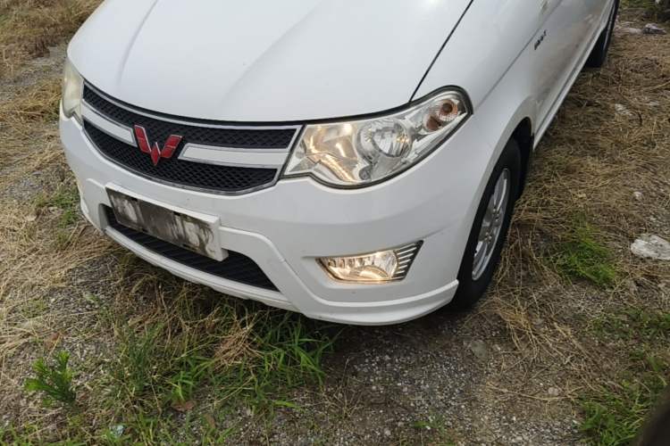 Used Wuling Hongguang 2014 1.5L S Standard Version Left Front Headlight
