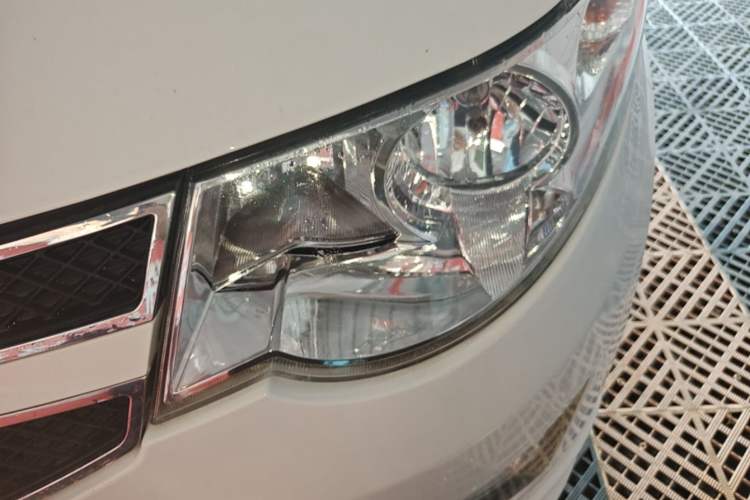 Used Wuling Hongguang 2014 1.5L S Standard Version Left Front Headlight