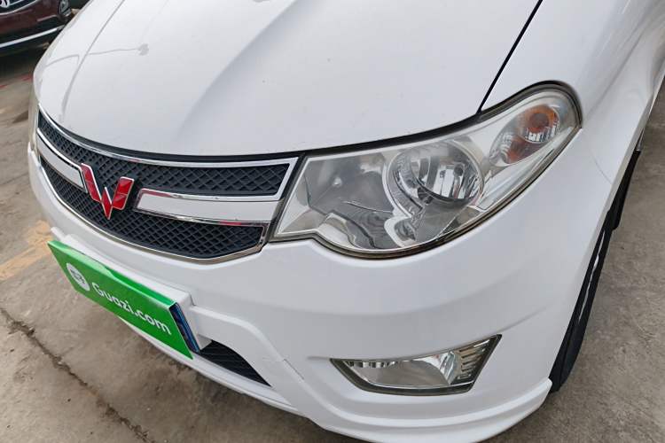 Used Wuling Hongguang 2014 1.5L S Standard Version Left Front Headlight