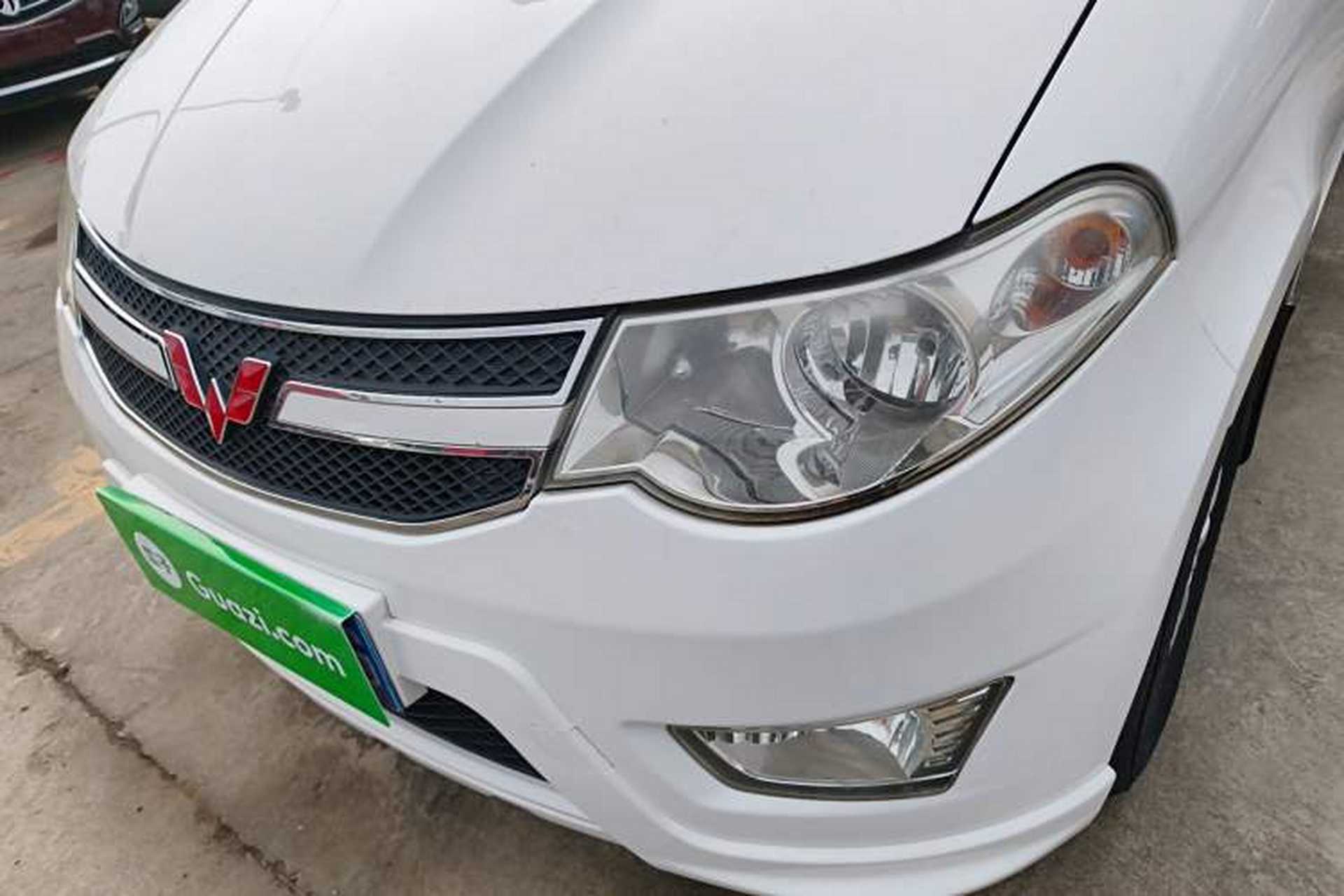 Used Wuling Hongguang 2014 1.5L S Standard Version Left Front Headlight