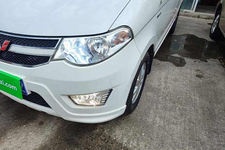 Used Wuling Hongguang 2014 1.5L S Standard Version Left Front Headlight