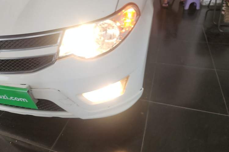 Used Wuling Hongguang 2014 1.5L S Standard Version Left Front Headlight