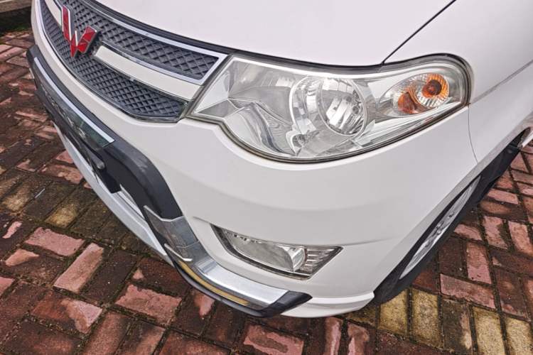 Used Wuling Hongguang 2014 1.5L S Standard Version Left Front Headlight