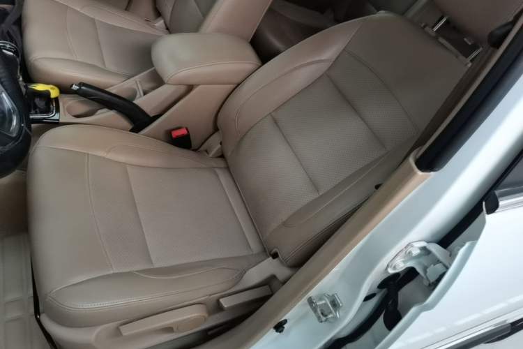 Used Wuling Hongguang 2014 1.5L S Luxury Model Left Front Seat