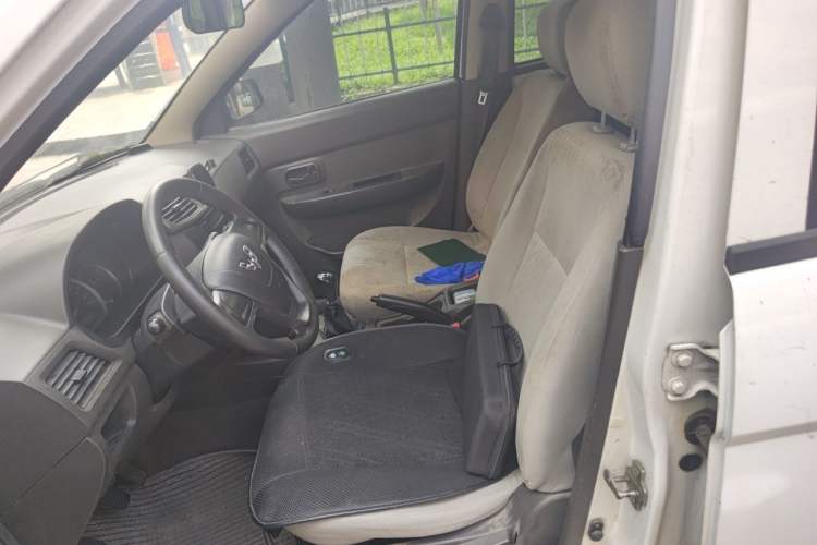 Used Wuling Hongguang 2014 1.2L Base Model China IV Left Front Seat