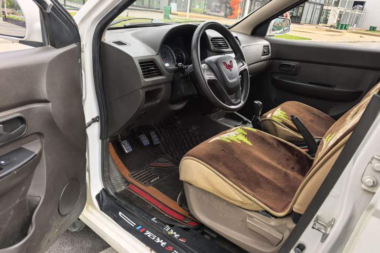 Used Wuling Hongguang 2014 1.5L S Standard Version Left Front Seat