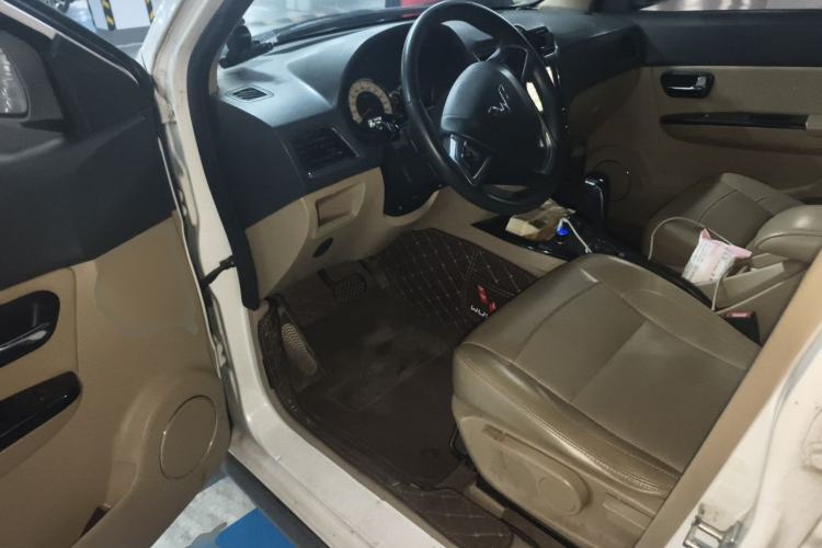 Used Wuling Hongguang 2014 1.5L S Automatic Luxury Model Left Front Seat