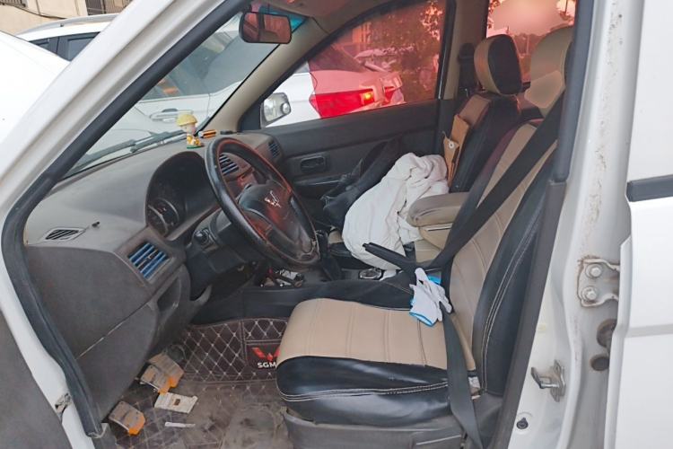 Used Wuling Hongguang 2014 1.2L Base Model China IV Left Front Seat