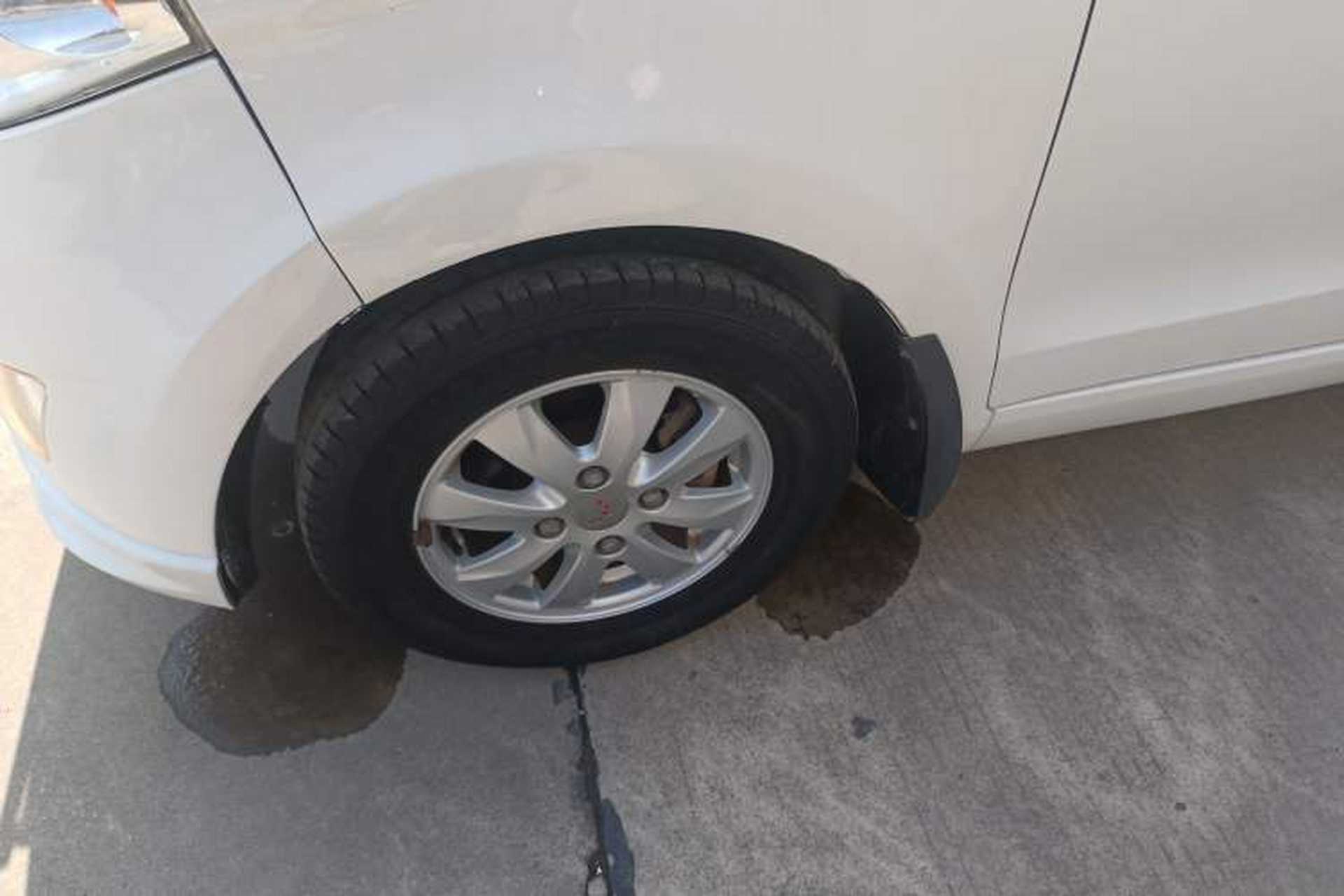 Used Wuling Hongguang 2014 1.5L S Standard Version Left Front Wheel Hub