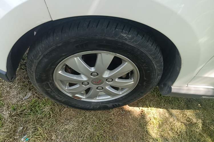 Used Wuling Hongguang 2014 1.5L S Comfort Model Left Front Wheel Hub