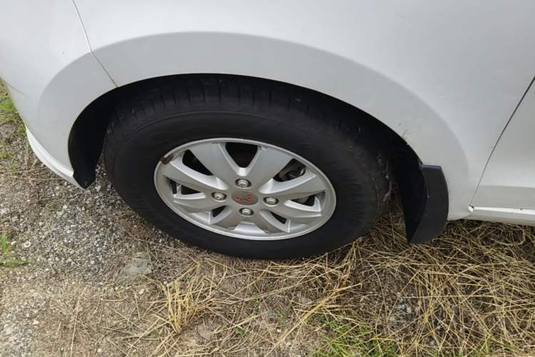 Used Wuling Hongguang 2014 1.5L S Standard Version Left Front Wheel Hub