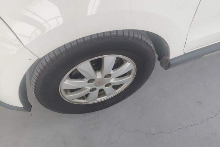 Used Wuling Hongguang 2014 1.5L S Luxury Model Left Front Wheel Hub