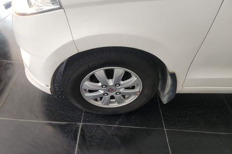 Used Wuling Hongguang 2014 1.5L S Standard Version Left Front Wheel Hub