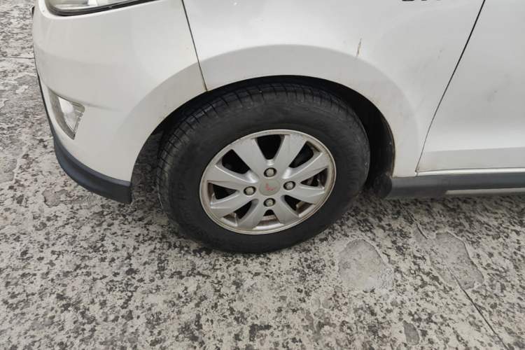 Used Wuling Hongguang 2014 1.5L S Standard Version Left Front Wheel Hub