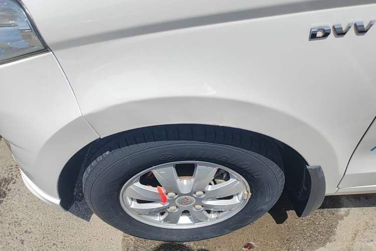 Used Wuling Hongguang 2014 1.5L S Standard Version Left Front Wheel Hub