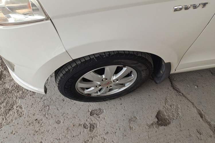 Used Wuling Hongguang 2014 1.5L S Standard Version Left Front Wheel Hub