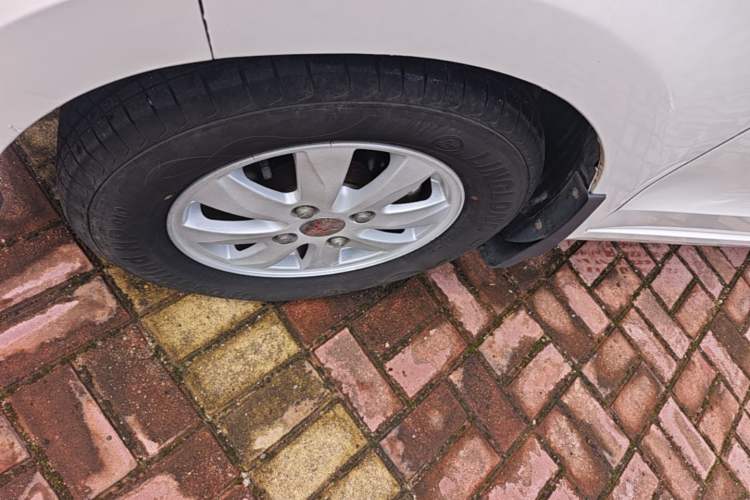 Used Wuling Hongguang 2014 1.5L S Standard Version Left Front Wheel Hub