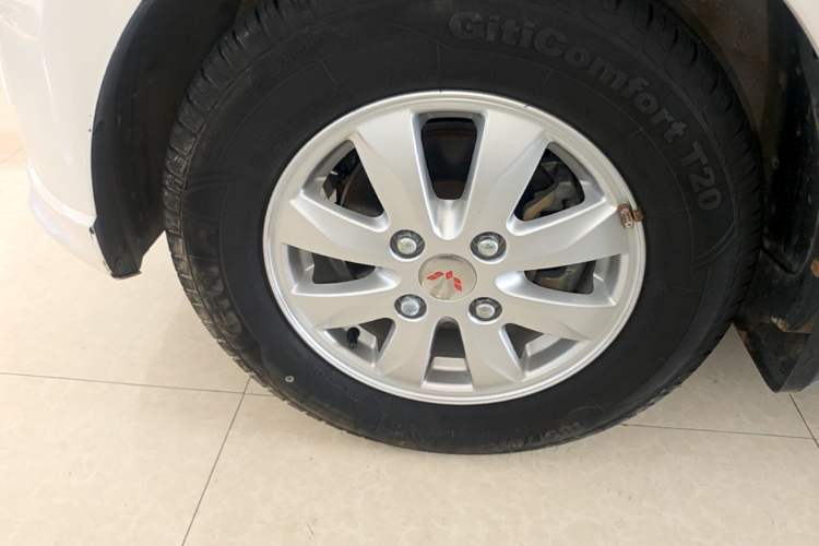 Used Wuling Hongguang 2014 1.5L S Standard Version Left Front Wheel Hub