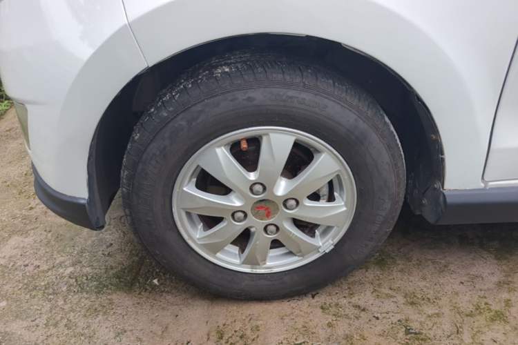 Used Wuling Hongguang 2014 1.5L S Comfort Model Left Front Wheel Hub