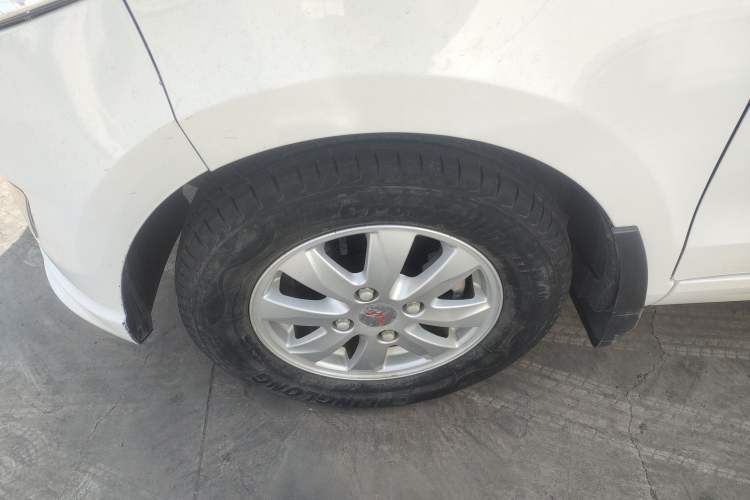 Used Wuling Hongguang 2014 1.5L S Standard Version Left Front Wheel Hub